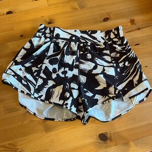 Lululemon Hotty Hot Short 4” Inseam